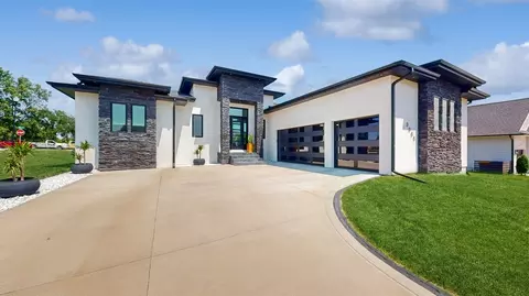 3055 Jackpine Dr, Waukee, IA 50263