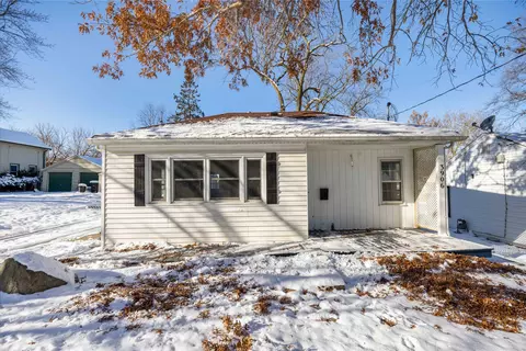 3906 53rd St, Des Moines, IA 50310