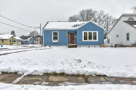 2900 48th Pl, Des Moines, IA 50310