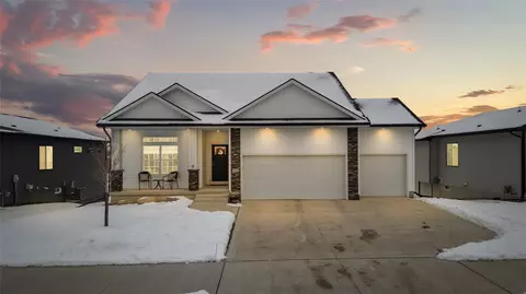 1917 Southbridge Dr, Adel, IA 50003