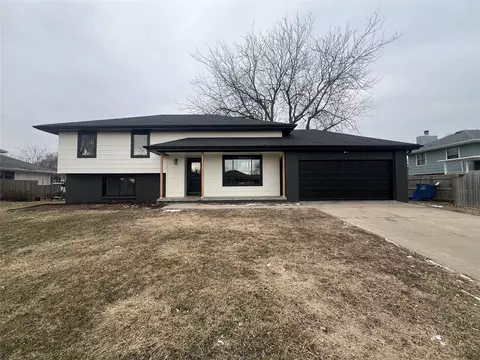404 22nd Ave SW, Altoona, IA 50009