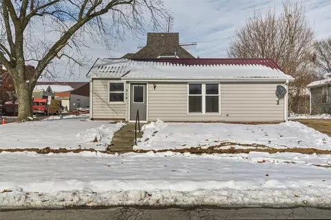 514 Liberty St, Pella, IA 50219