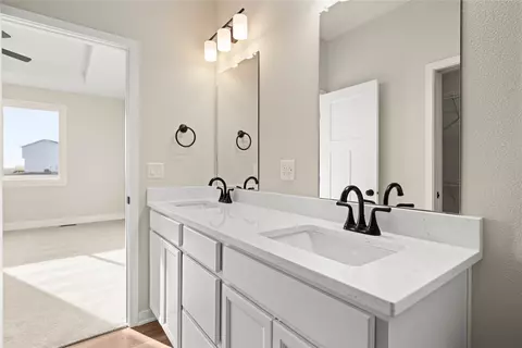 Bath - 4411 NE 8th St, Ankeny, IA 50021 photo 4 of 4
