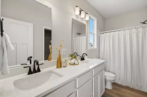 Bath - 4411 NE 8th St, Ankeny, IA 50021 photo 2 of 4