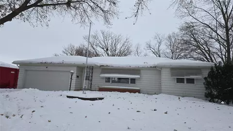 3120 Homeway Dr, Cedar Falls, IA 50613