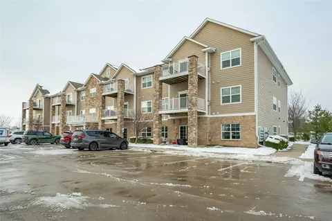8350 Ep True Pkwy #3102, West Des Moines, IA 50266