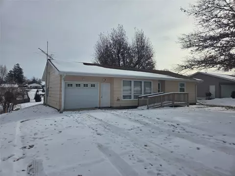 605 NW 2nd St, Greenfield, IA 50849
