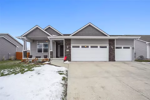 9772 Alderwood Dr, West Des Moines, IA 50266