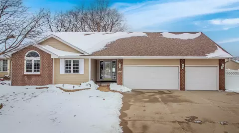 440 Morning Dove Blvd, Pleasant Hill, IA 50327