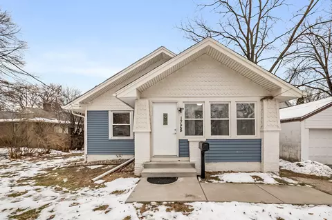 1728 Northwest Dr, Des Moines, IA 50310