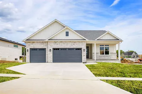 1376 S Lotus Pl, West Des Moines, IA 50266