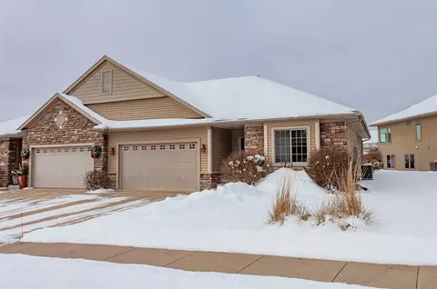 2150 Copper Wynd Dr #8, Pleasant Hill, IA 50327