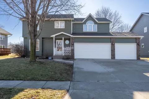 208 13th St SW, Altoona, IA 50009