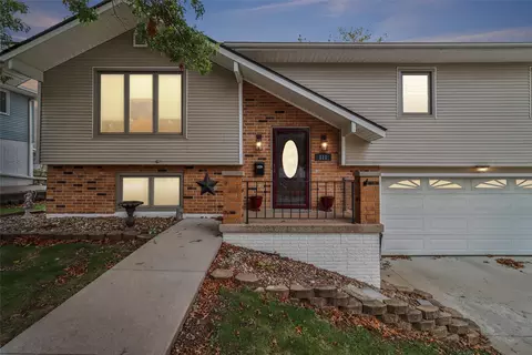 811 W Madison St, Knoxville, IA 50138