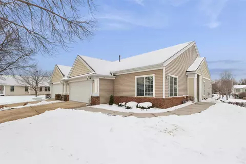 7610 Wistful Vista Dr #1002, West Des Moines, IA 50266