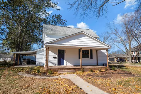 217 N 6th St, Adel, IA 50003