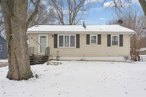 912 Titus Ave, Des Moines, IA 50315