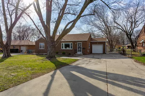 1725 Grand Ave, West Des Moines, IA 50265