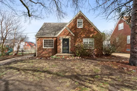829 7th St, West Des Moines, IA 50265