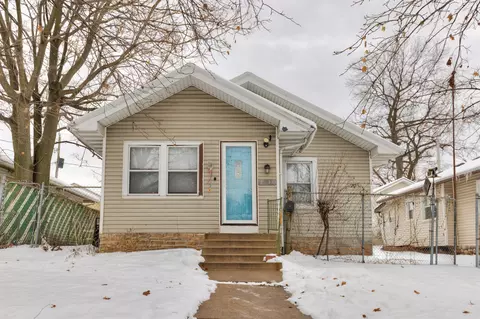 3610 Rollins Ave, Des Moines, IA 50312