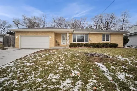 2913 Shadyoak Dr, Des Moines, IA 50310