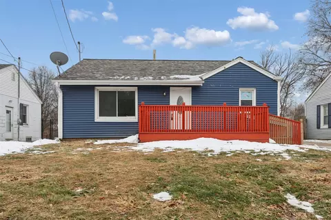 416 Pleasant View Dr, Des Moines, IA 50315