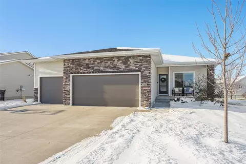 2902 SW Pleasant St, Ankeny, IA 50023