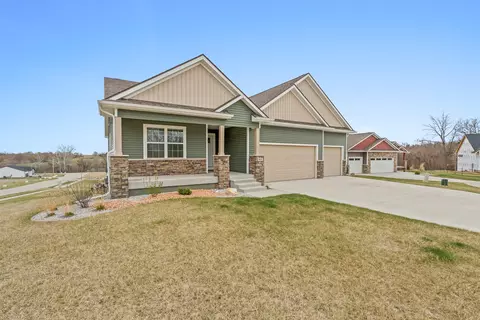 815 Fawn Ct, Mitchellville, IA 50169
