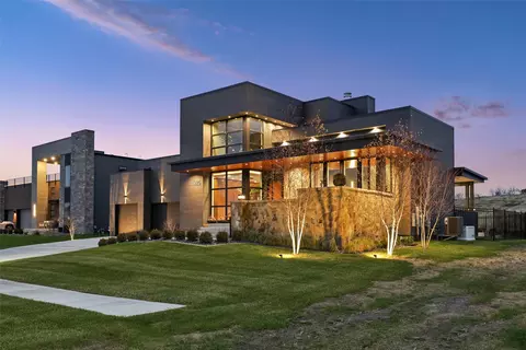 11925 Meadow Springs Dr, Johnston, IA 50131