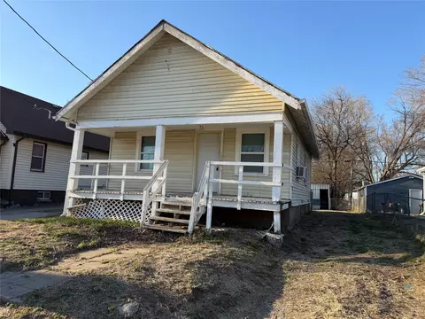 2710 E Washington Ave, Des Moines, IA 50317