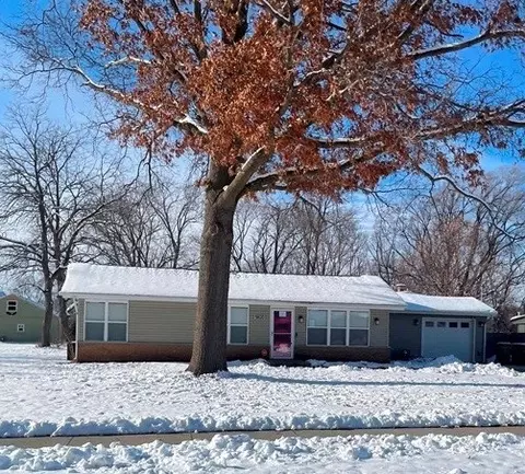 5820 NW 54th Ct, Johnston, IA 50131