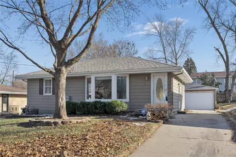 4147 52nd St, Des Moines, IA 50310