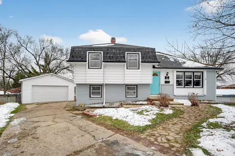 318 Fleetwood Dr, Des Moines, IA 50315