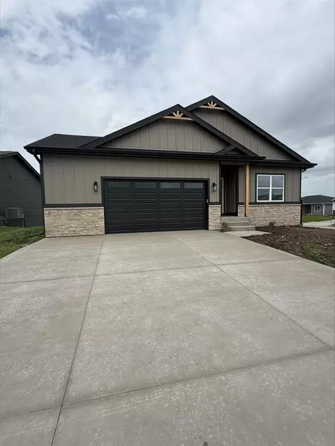 1955 17th St SE, Altoona, IA 50009