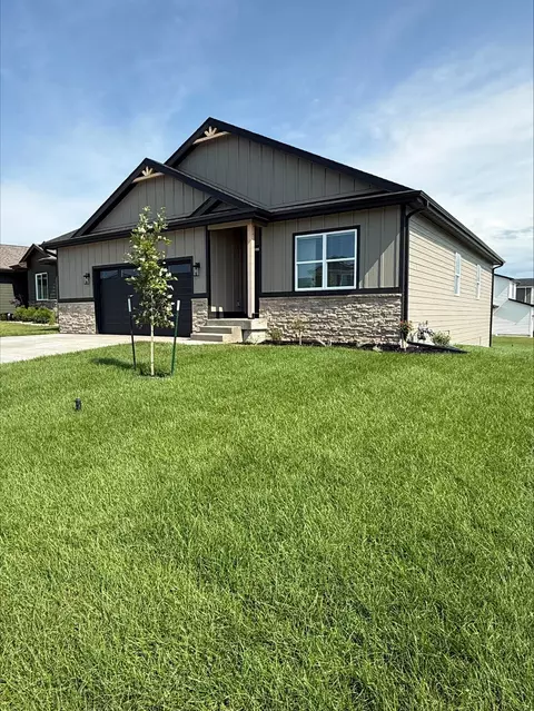 1955 17th St SE, Altoona, IA 50009