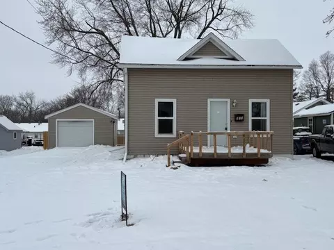 313 W 10th St N, Newton, IA 50208