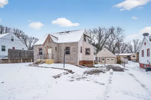 702 Maxwelton Dr, Des Moines, IA 50315