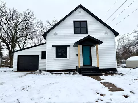 1103 Pleasant View Dr, Des Moines, IA 50315