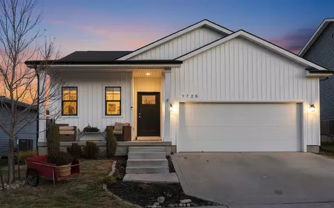 1725 Ashwood Ave, Norwalk, IA 50211