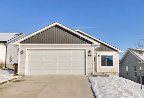 1345 Blazing Star Dr, Carlisle, IA 50047