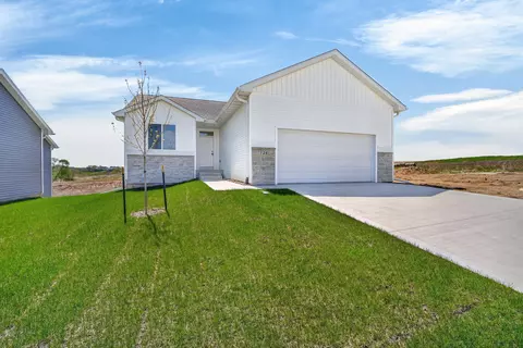 724 Plainside Ave, Norwalk, IA 50211