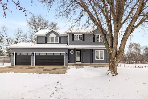 7086 SE 29th Ave, Pleasant Hill, IA 50327