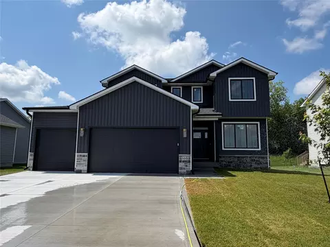 550 NW Georgetown Dr, Waukee, IA 50263
