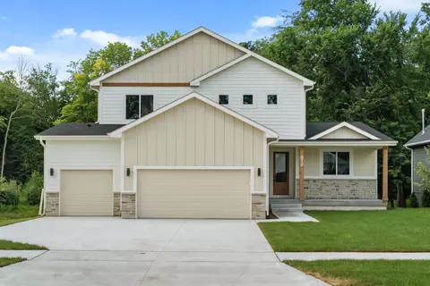 812 Pelican Dr, Polk City, IA 50226