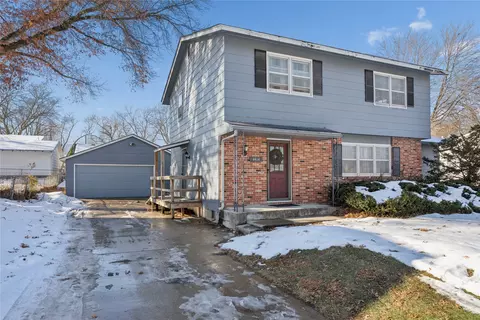 4414 63rd St, Urbandale, IA 50322