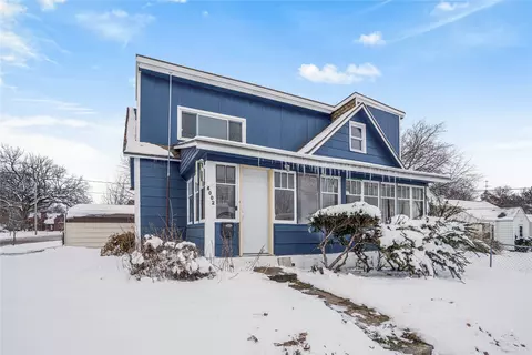 4002 10th St, Des Moines, IA 50313