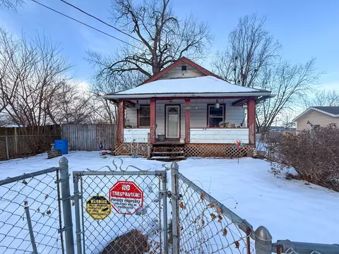 1740 E 21st St, Des Moines, IA 50317