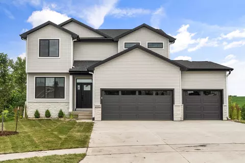 9498 Stillwater Dr, West Des Moines, IA 50266