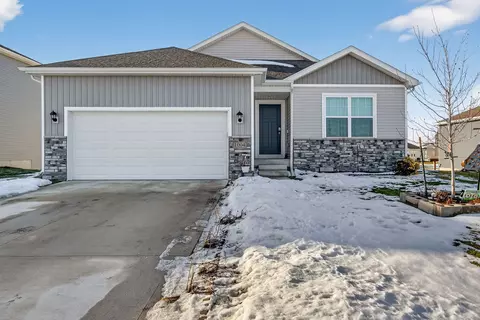 1004 Dee St SE, Bondurant, IA 50035