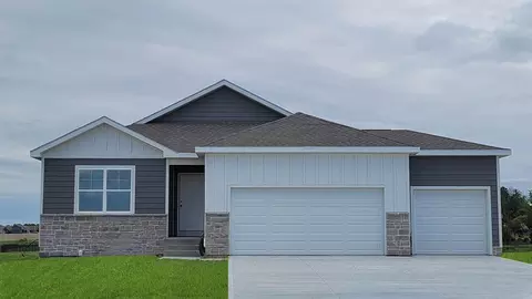 409 Creekview Ave, Polk City, IA 50226